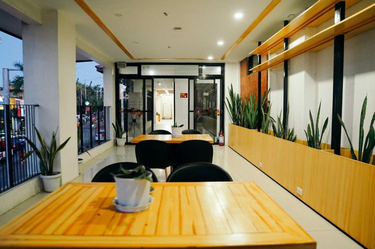 Travelbee Airport Inn 麦克坦 外观 照片
