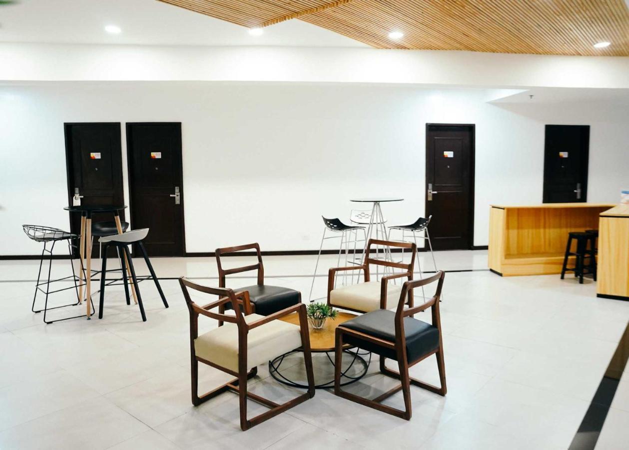 Travelbee Airport Inn 麦克坦 外观 照片