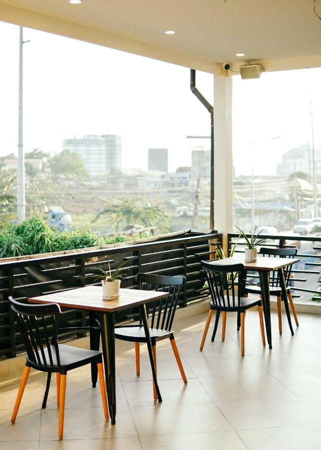 Travelbee Airport Inn 麦克坦 外观 照片