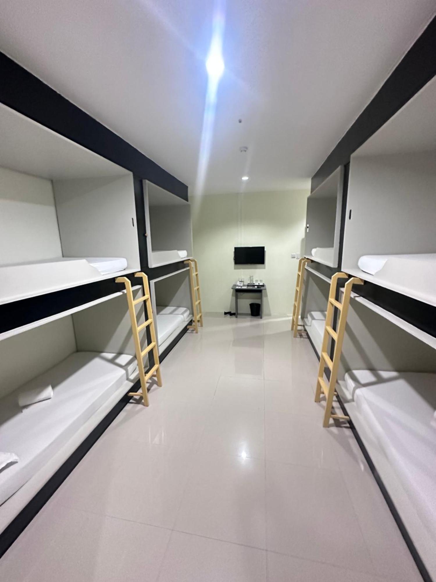 Travelbee Airport Inn 麦克坦 外观 照片