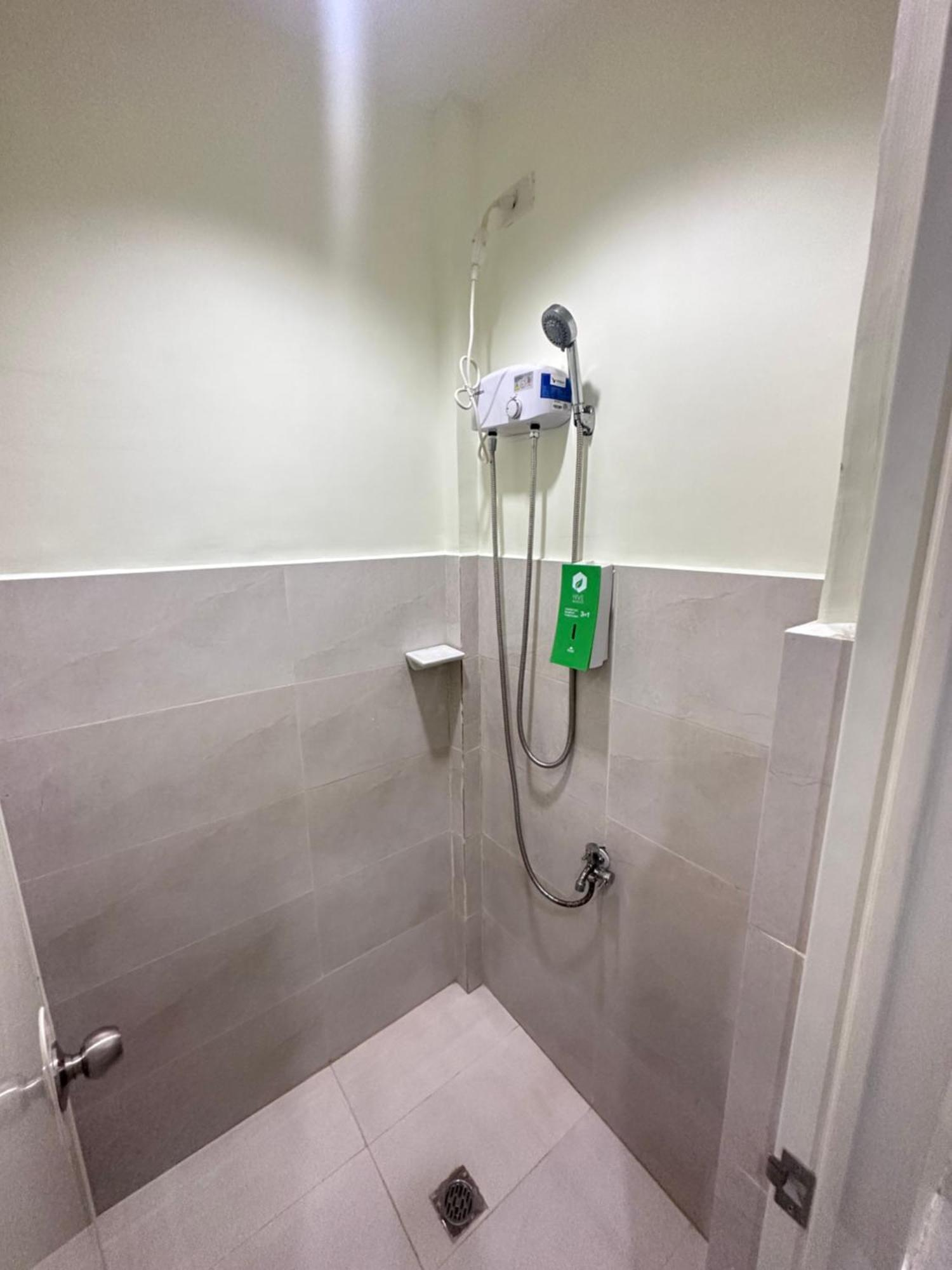 Travelbee Airport Inn 麦克坦 外观 照片