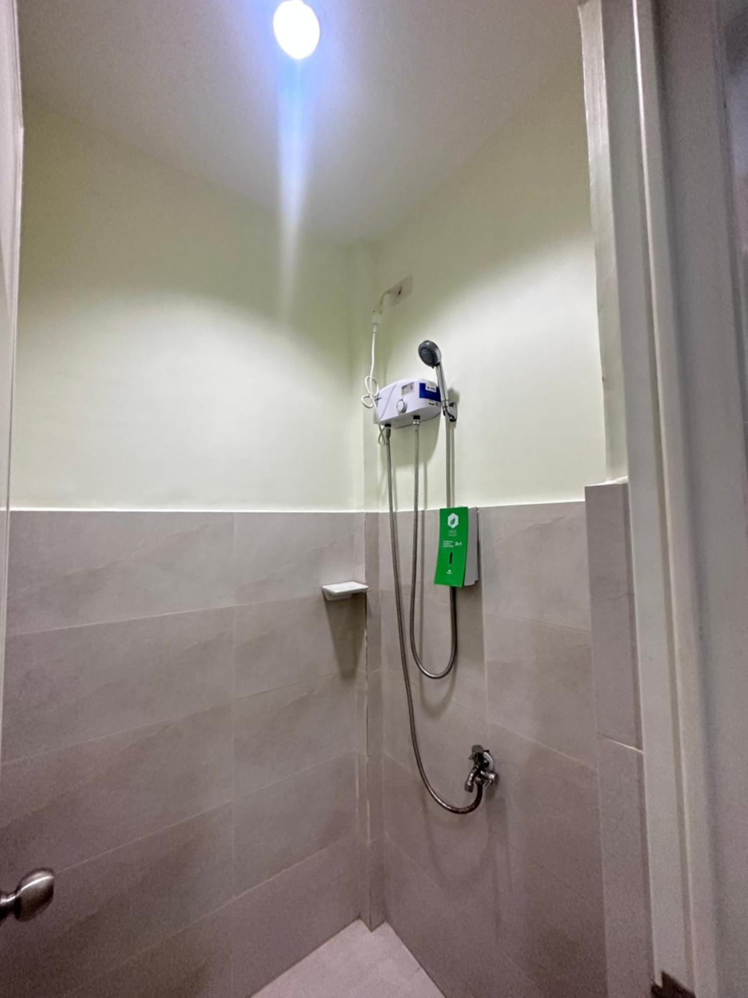 Travelbee Airport Inn 麦克坦 外观 照片