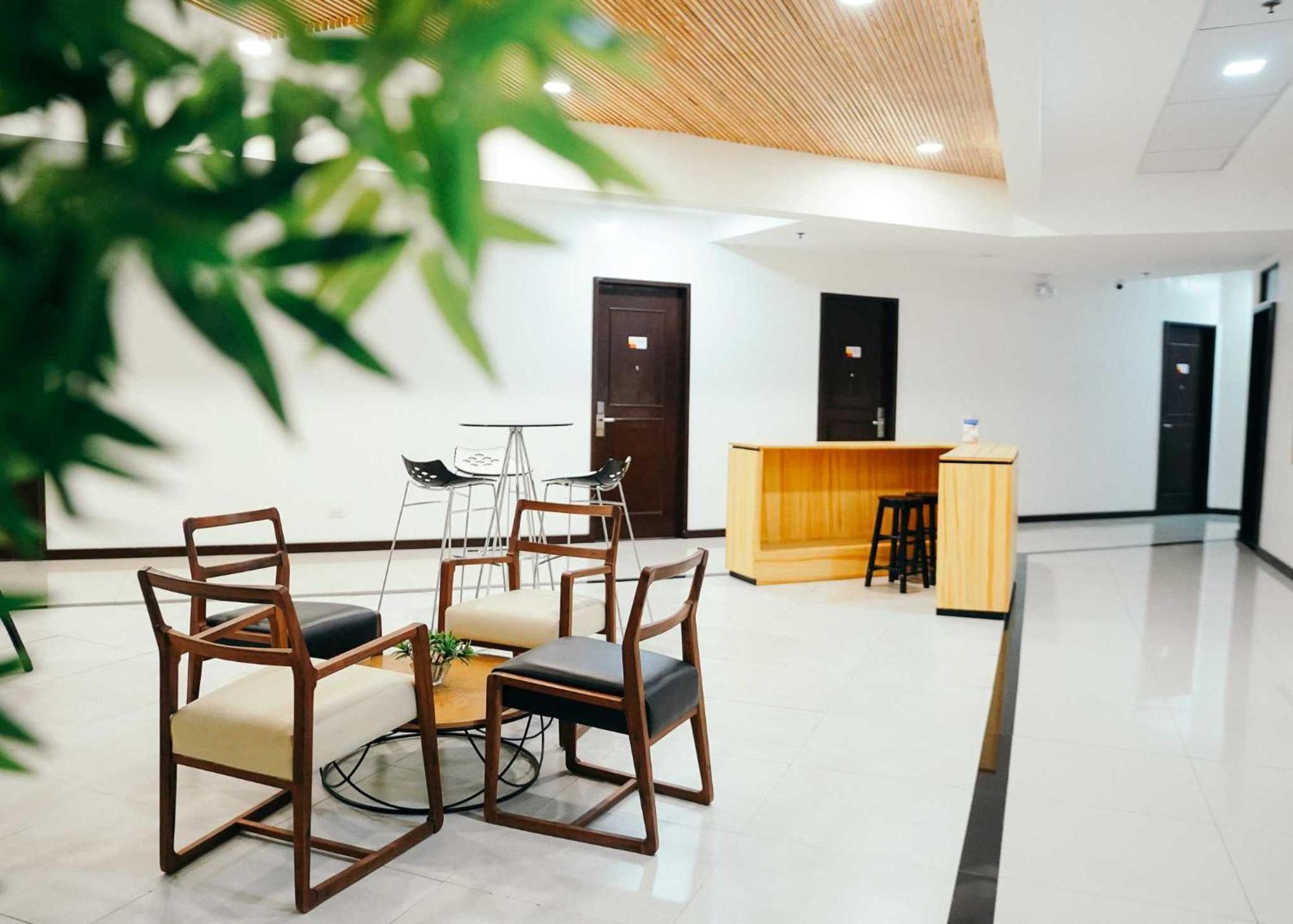 Travelbee Airport Inn 麦克坦 外观 照片