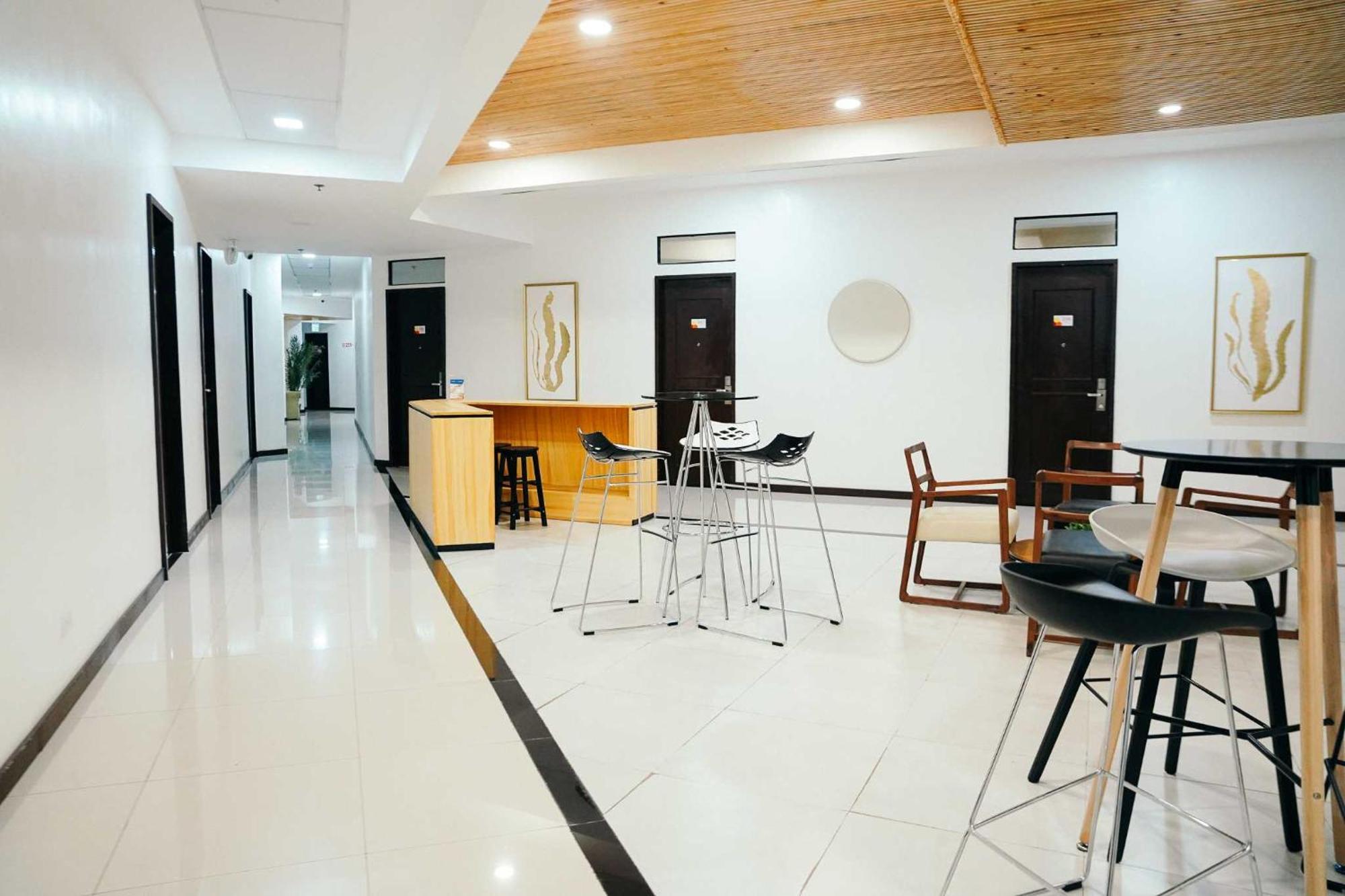 Travelbee Airport Inn 麦克坦 外观 照片