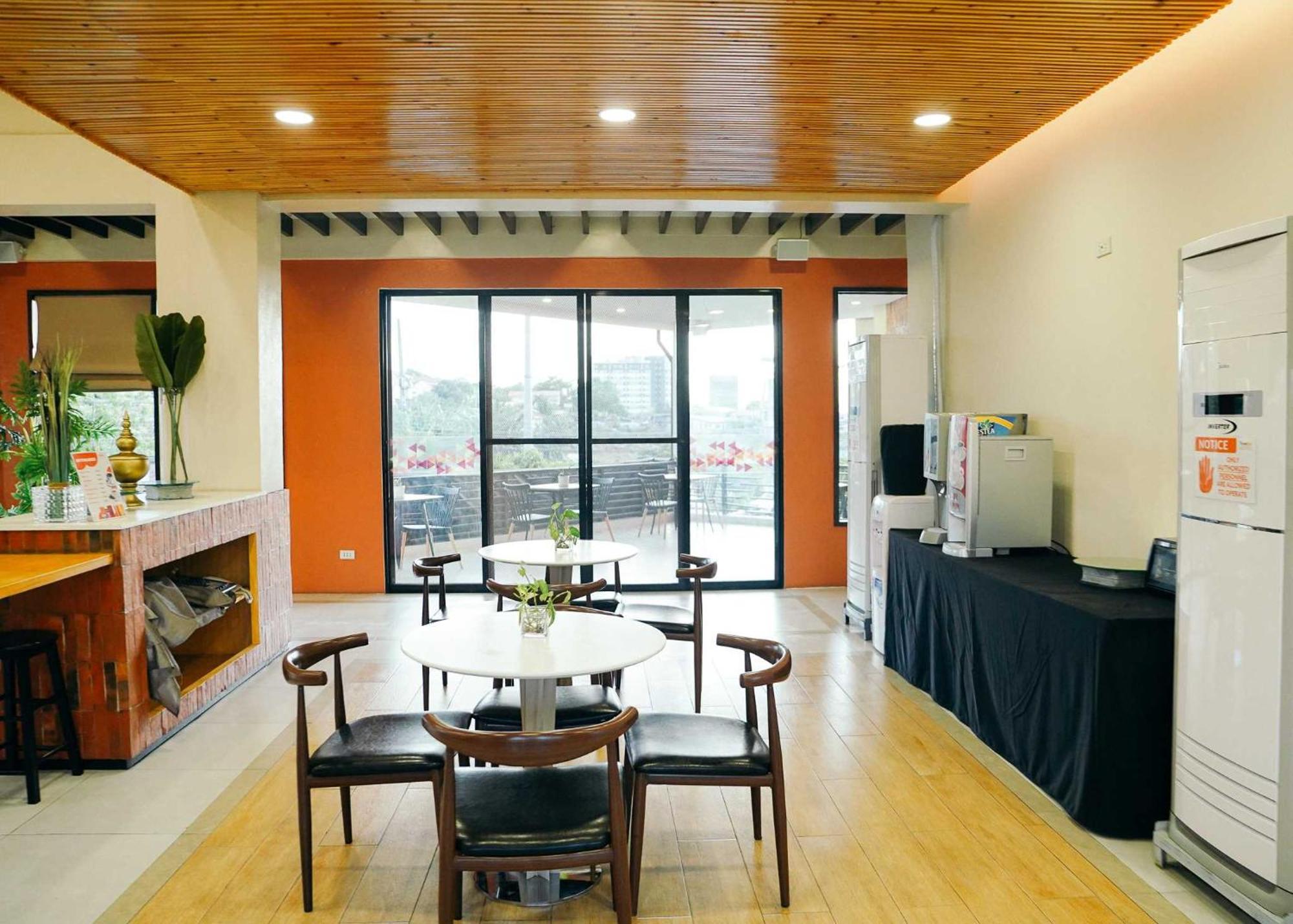 Travelbee Airport Inn 麦克坦 外观 照片